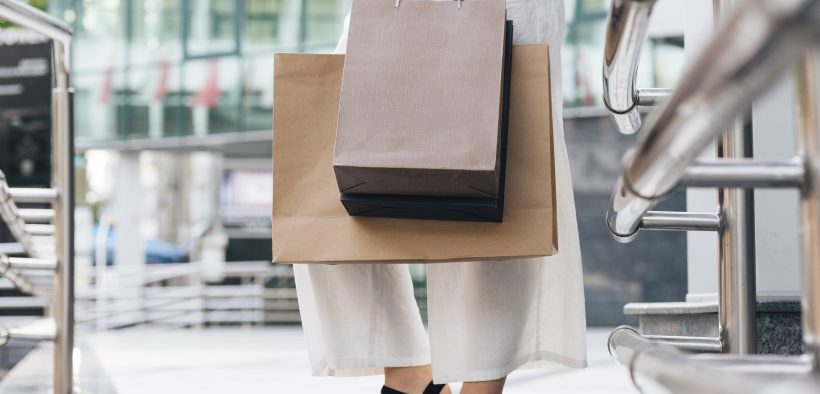 sacolas-de-papel-kraft-descubra-por-que-ela-é-a-queridinha-das-lojas-de-varejo