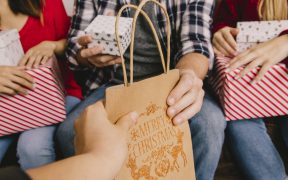 experiência-de-compra-completa-como-sacolas-de-papel-reforçadas-fazem-a-diferença-no-Natal