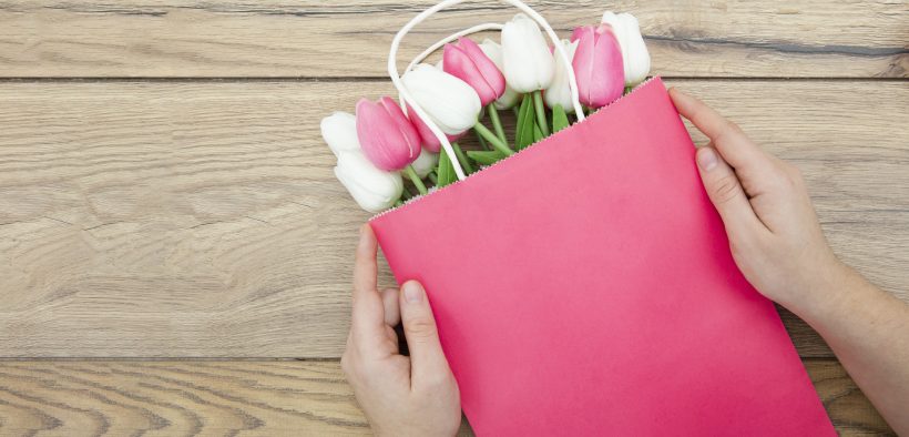 sacolas-de-papel-um-toque-de-elegancia-e-sustentabilidade-para-presentes-no-dia-internacional-da-mulher